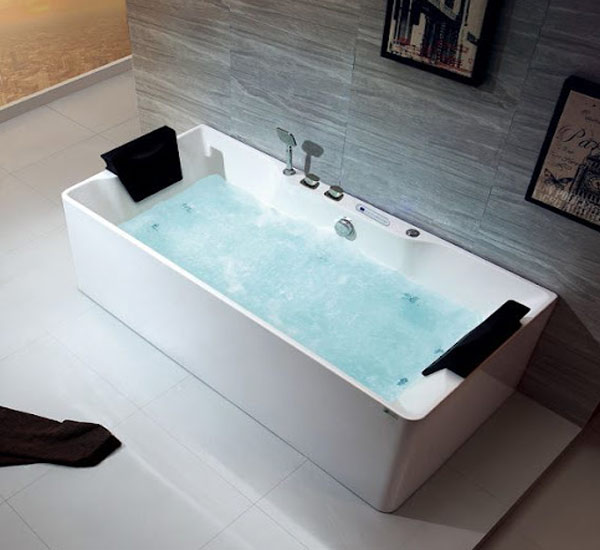 Mẫu phòng vệ sinh đẹp hiện đại với bồn tắm sục khí massage 1