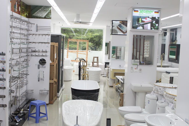 Cửa hàng thiết bị vệ sinh có showroom to nhất tại Hà Nội