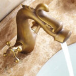 Vòi rửa lavabo đầu rồng cổ điển CleanMax VR5021T Vòi rửa lavabo đầu rồng cổ điển CleanMax VR5021T