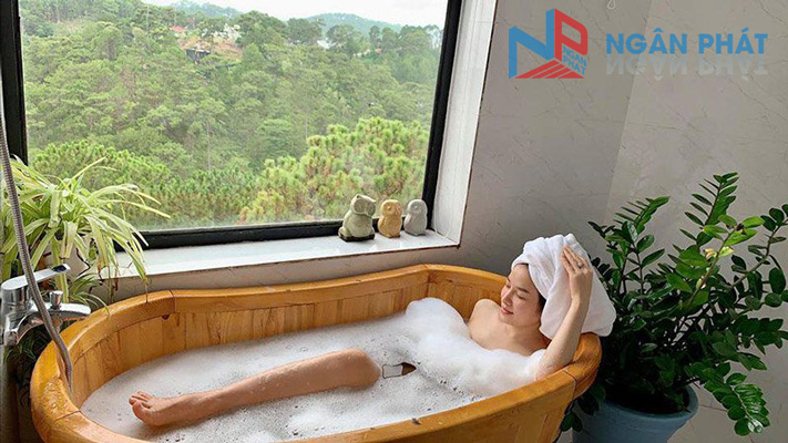 Bồn tắm tròn gỗ thông sự lựa chọn hoàn hảo trong thiết kế nội thất Bồn tắm tròn gỗ thông sự lựa chọn hoàn hảo trong thiết kế nội thất