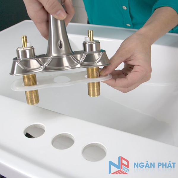 Hướng dẫn cách lắp vòi nước lavabo mới đúng cách Hướng dẫn cách lắp vòi nước lavabo mới đúng cách